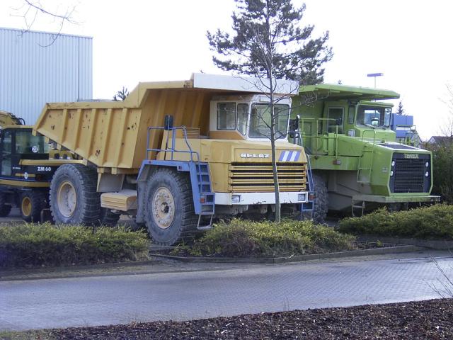 Dumper_Belaz_und_Terex.JPG