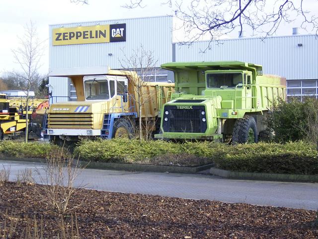 Dumper_Belaz_und_Terex_2.JPG