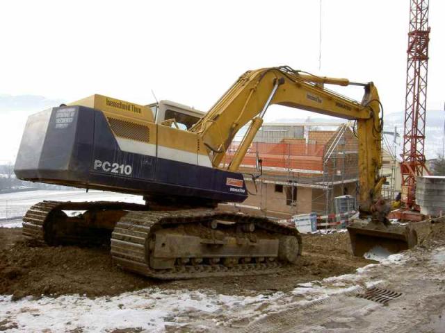 KOMATSU_PC210_5K__1_.jpg