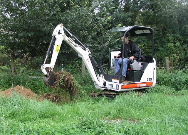 Bobcat_excavator_319_1_HR.jpg