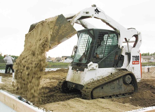 Bobcat_tracked_loaders_3_HR.jpg