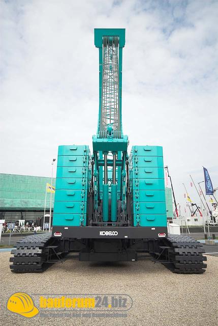 kobelco_004.jpg