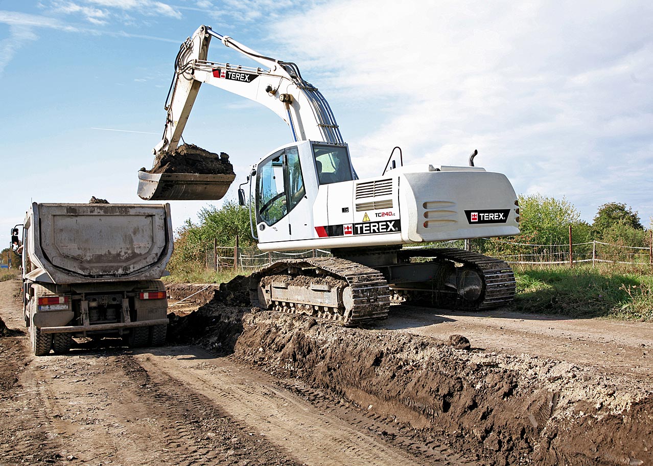 Работа на гусеничном экскаваторе. Terex tc210lc. Гусеничный экскаватор Терекс 210. Гусеничный экскаватор Atlas Terex tc210lc. Экскаватор Терех тх220.