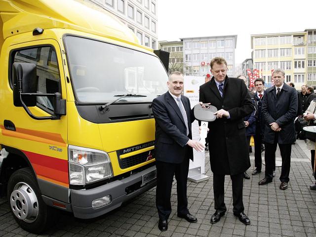 daimler_deutsche_post_hybrid_lkw_01jpg.jpg