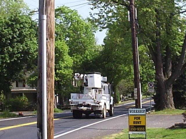 International_bucket_truck_back_crop_004.jpg