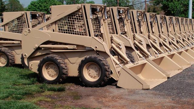 new_holland_army_skid_steers_01.jpg