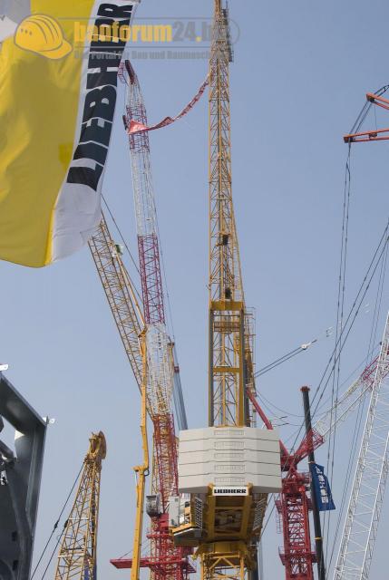 bauma_china_2008_liebherr_12.jpg