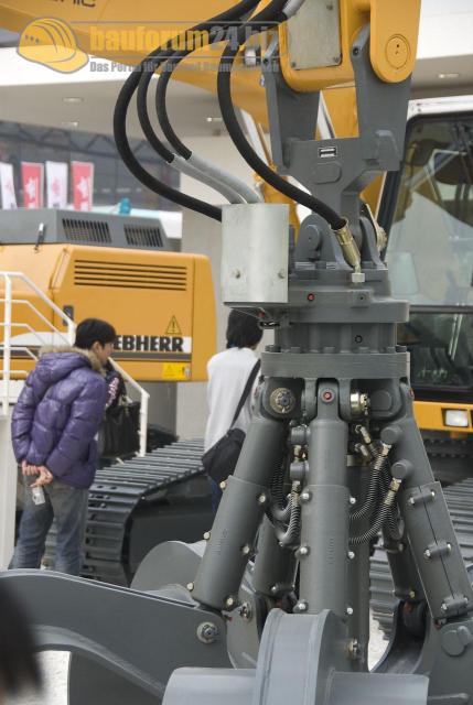 bauma_china_2008_liebherr_22.jpg