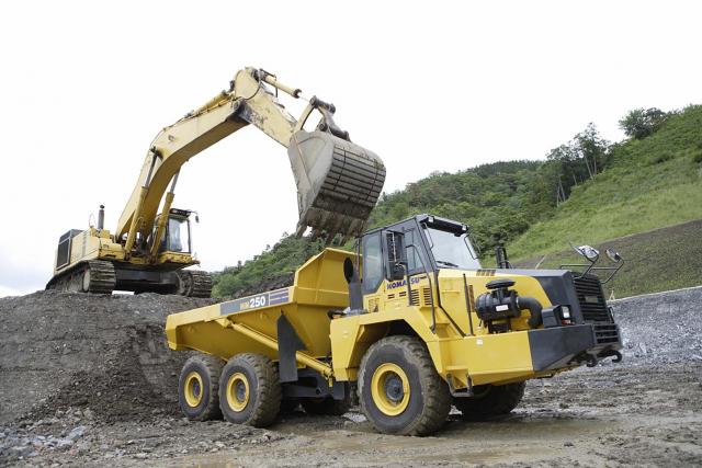 komatsu_hm_250_2_intermat_2009_01.jpg