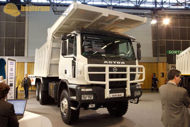 intermat_2009_iveco_astra_09.jpg