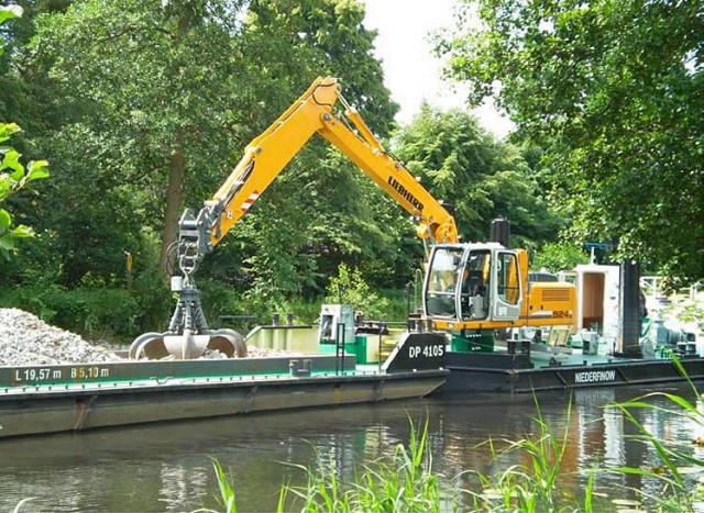 liebherr_pontonbagger_p924c_niederfinow.jpg