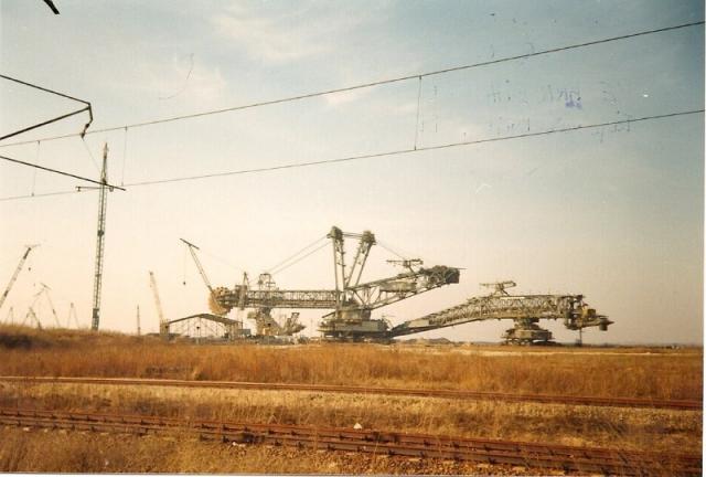 Breitenfeld_03_1991_Transport_Bagger_1550_zum_Schrottplatz.jpg