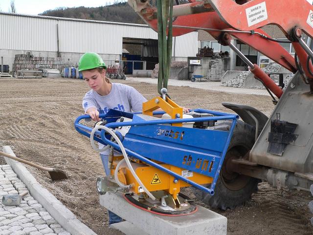 ausbildung_strassenbauerin_2010.jpg