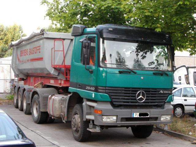 Actros_2040_Allradsattel_mit_Stahlmulde.jpg