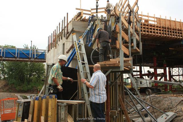 _31.07.10_Br_ckenschalung_aus_Gondel_Beton_Widerlager_Nord_081.jpg