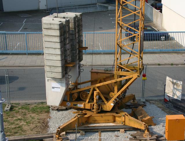 _Liebherr_34_K_am_Bahnhof__Potain_MDT__Zeppelin_125__2_.jpg