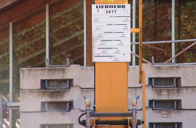 _Liebherr_24_TT_03._Oktober_2010.jpg