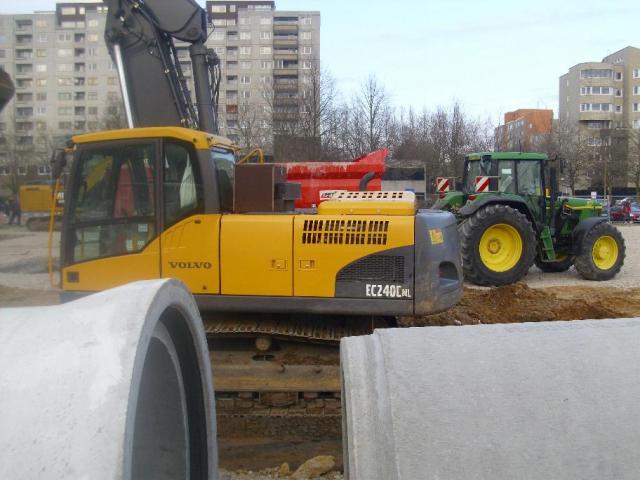 Hochbau_38__Volvo_EC_240_C_NL__K_nicke_.JPG