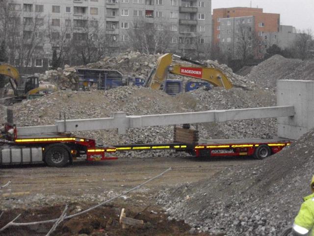 Hochbau_08__erster_Betonpfeiler.JPG