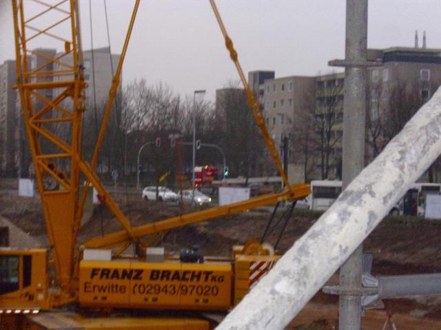 Hochbau_23__der_zweite_Pfeiler_kommt_an.JPG