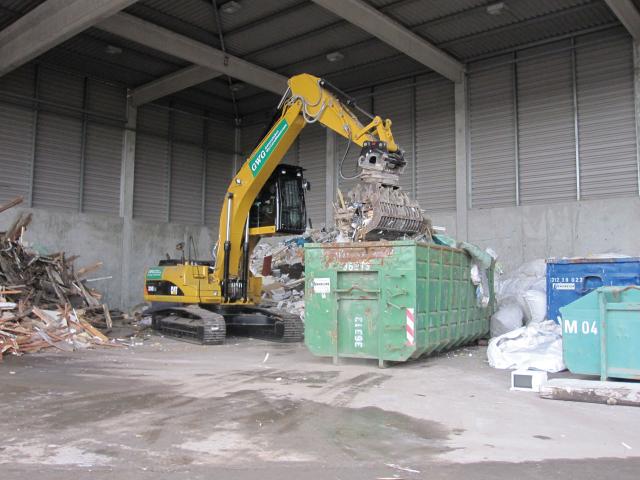 cat_324D_Kettenbagger_verstellbare_kabine_1.jpg