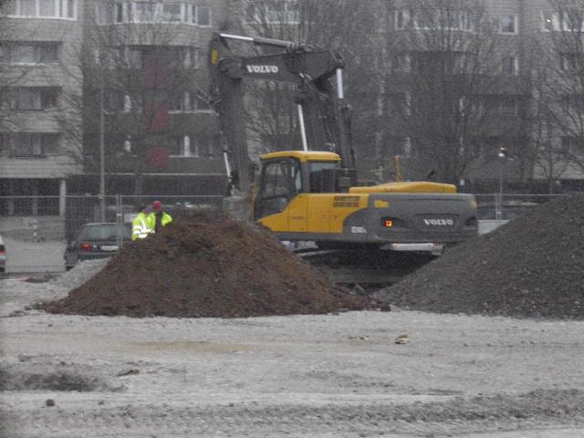 Hochbau_01__Volvo_EC_240C_NL.JPG