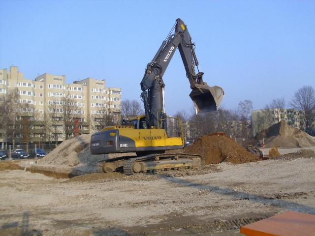 Hochbau_30__Volvo_EC_240C_NL.JPG