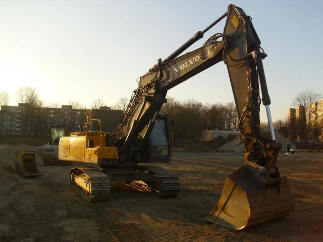 28.03.2011__010__Volvo_EC_240C_NL.JPG