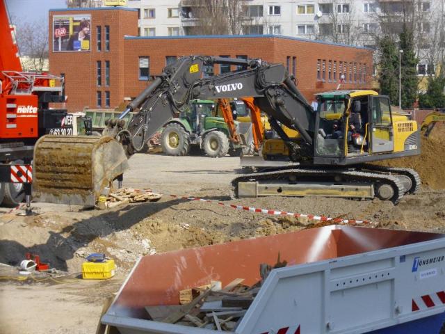 29.03.2011__036__Volvo_EC_240C_NL.JPG