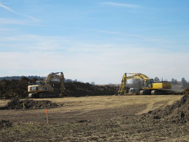 Copyright___Maulwurfmax_2011.Richard_Schulz_Tiefbau_CATERPILLAR_330D_KOMATSU_PC_340_15.3.2011_3.jpg