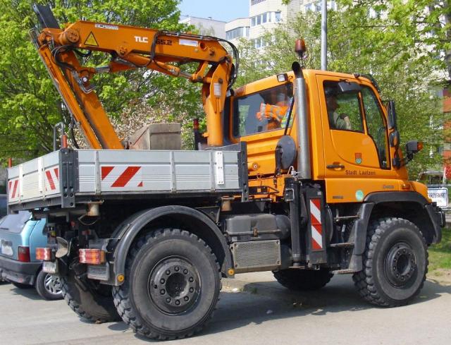 Mercedes_Benz_Unimog_U_400.JPG