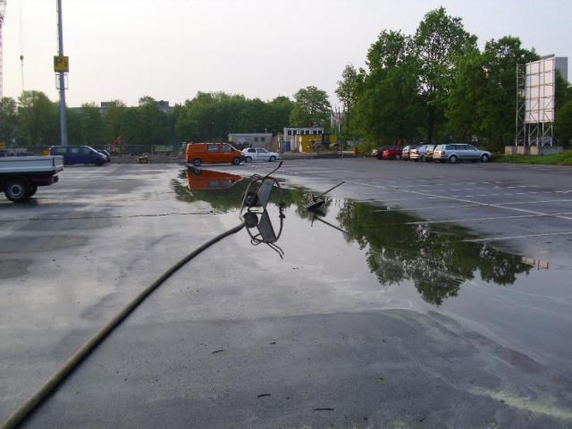 29.04.2011__008__Durch_die_Baustelle_Laatzen_Arkaden_ist_der_Abfluss_des_Wassers_nicht_mehr_vorhanden.JPG