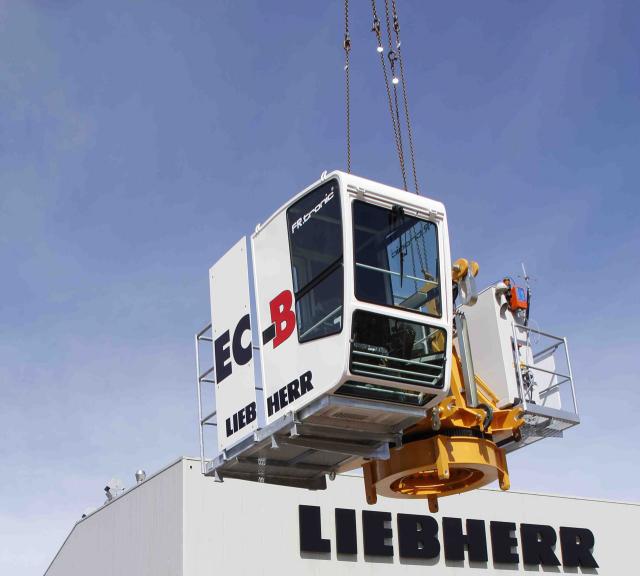 Liebherr_85EC_B5FRtronic_kabine.jpg