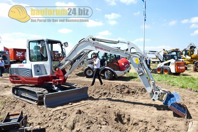 055_demopark_2011_takeuchi.jpg