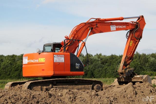 Hitachi_Zaxis_225USLC.JPG