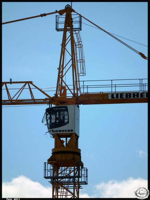 Liebherr_ec_h140_2.jpg