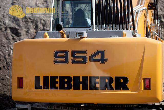 28_Liebherr_R954_Wertach2011.JPG