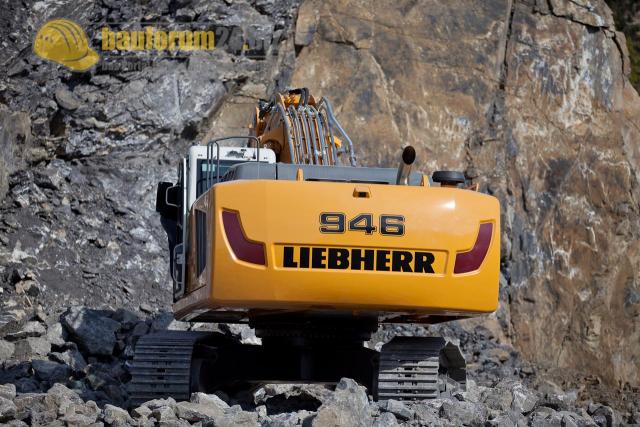 43_Liebherr_R946_Wertach2011.JPG