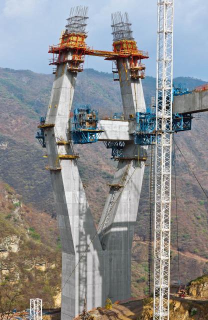 Baluarte_Bridge_Peri1.jpg