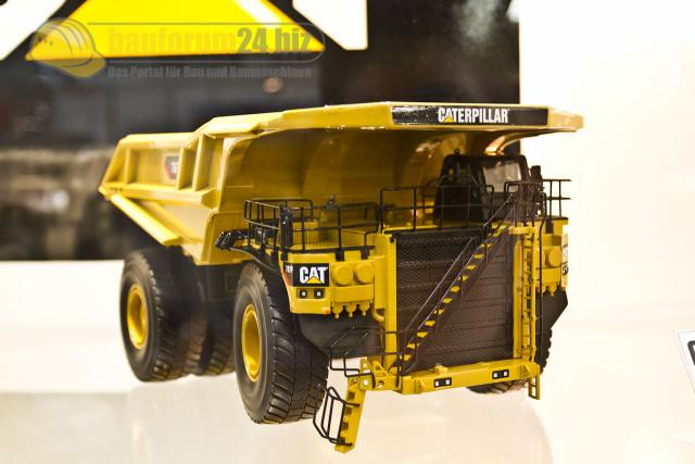 Caterpillar_797F_Modell_Norscot_Spielwarenmesse_2012_Nuernberg_Toy_Fair_21.jpg