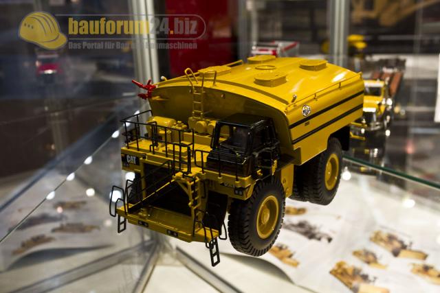 Caterpillar_Wassertank_Modell_Norscot_Spielwarenmesse_2012_Nuernberg_Toy_Fair_74.jpg