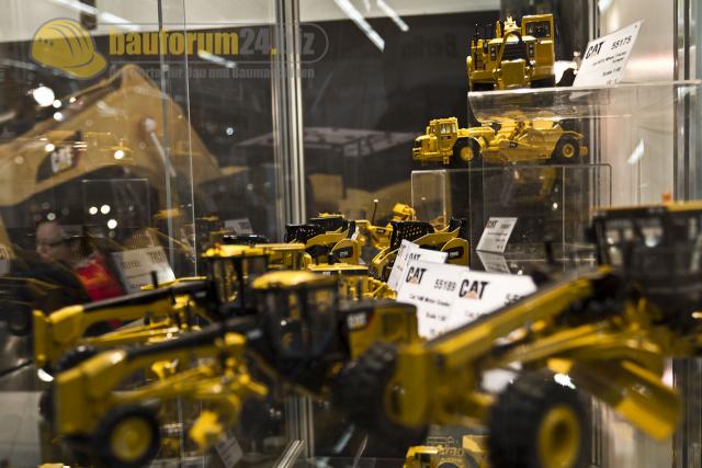 Caterpillar_Modell_Norscot_Spielwarenmesse_2012_Nuernberg_Toy_Fair_23.jpg