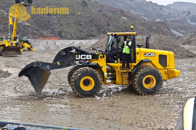 jcb_pressekonferenz_2012_29.jpg