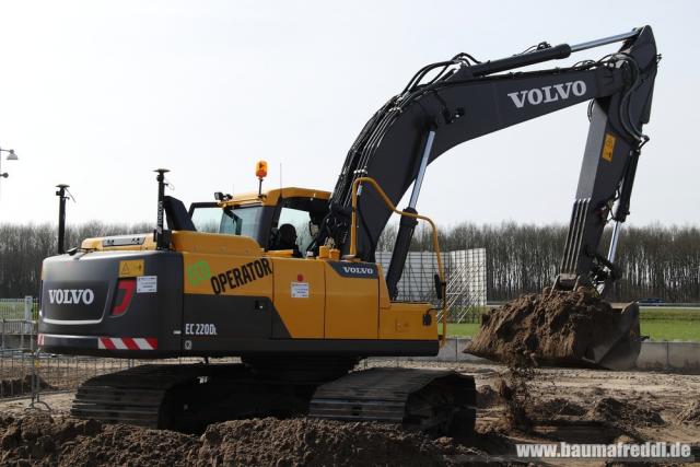 Volvo_EC220DL__4_.JPG