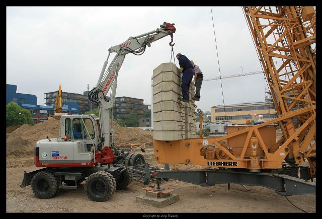 _Liebherr_71_K_Uni_Osnabr_ck_Juni_2012__9_.jpg