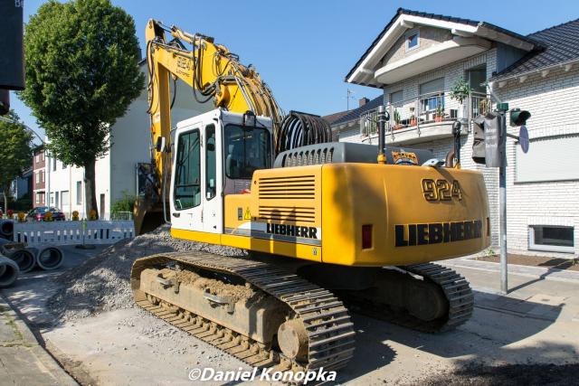 Liebherr_R_924_2.jpg