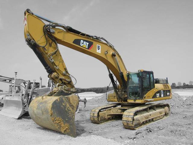 Copyright___Maulwurfmax_2012.CATERPILLAR_330D_25.4.2011.jpg