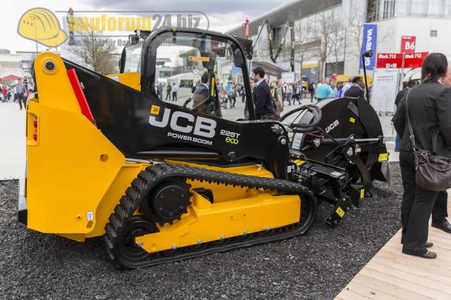 Bauma_2013_JCB_6.jpg