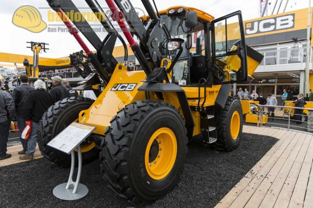 Bauma_2013_JCB_22.jpg