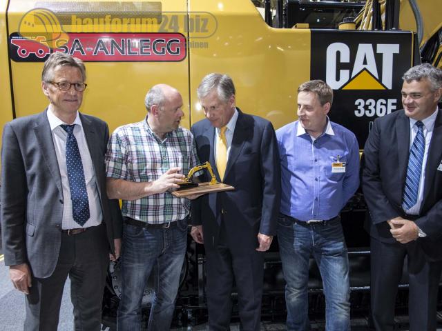 CAT_CEO_Doug_Oberhelman_Bauma_2013_10.jpg